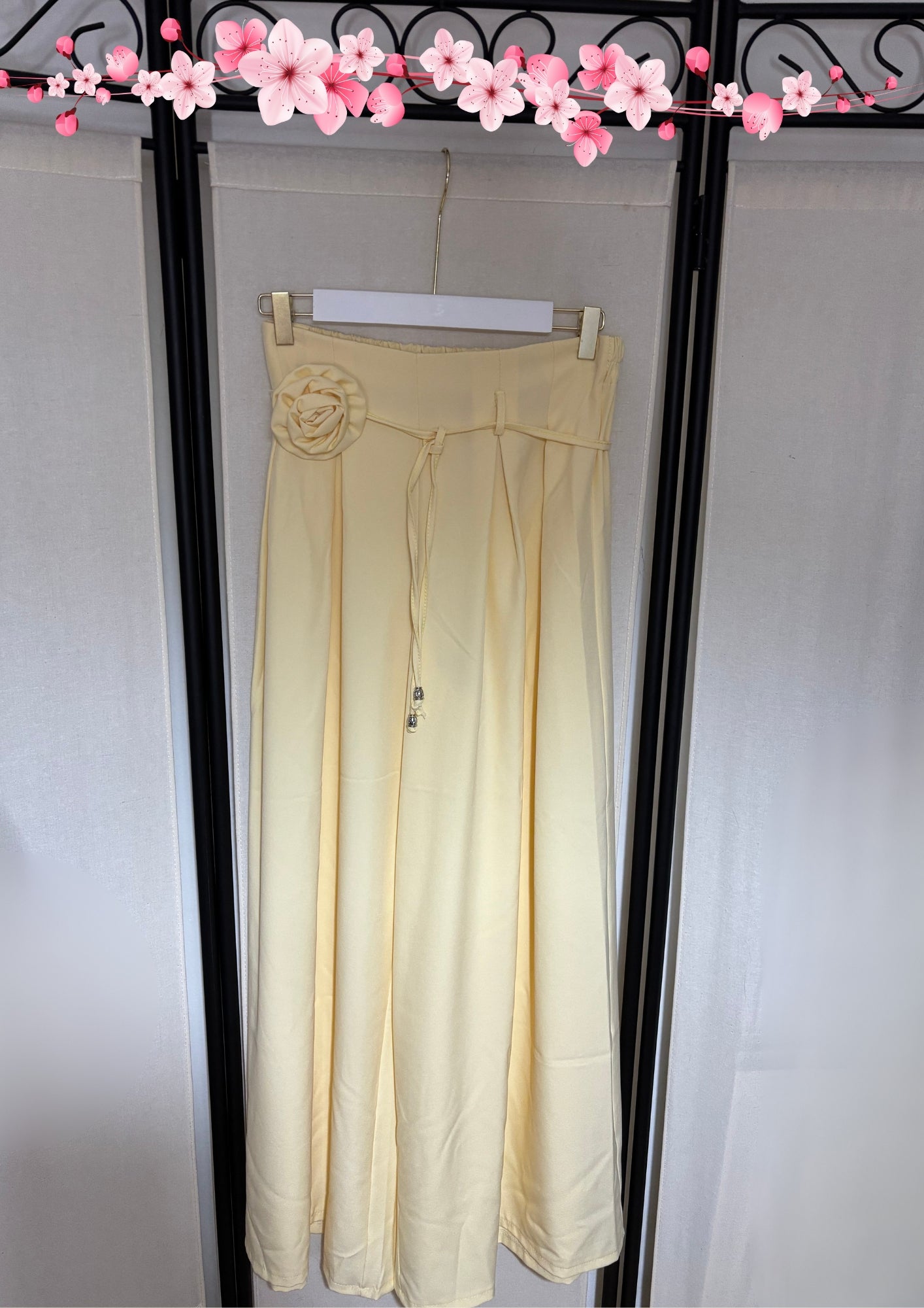 PANTALON ANCHO AMARILLO BROCHE FLOR