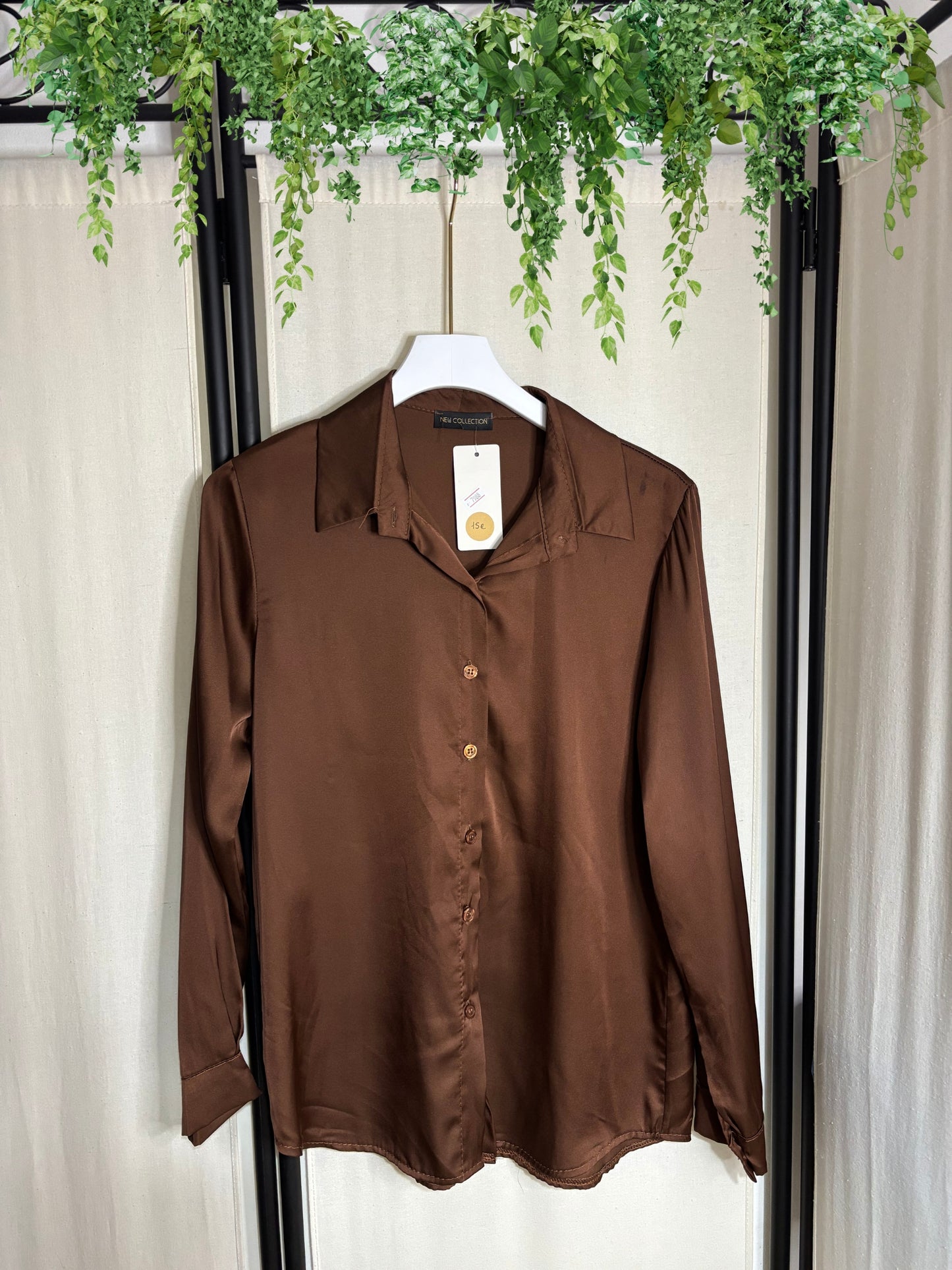 CAMISA SATINADA COLOR CHOCOLATE