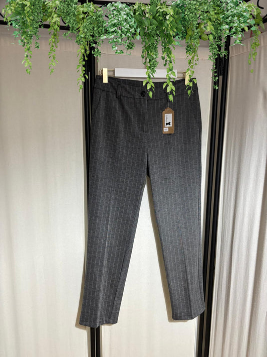 PANTALON DE VESTIR GRIS CON RAYA DIPLOMATICA